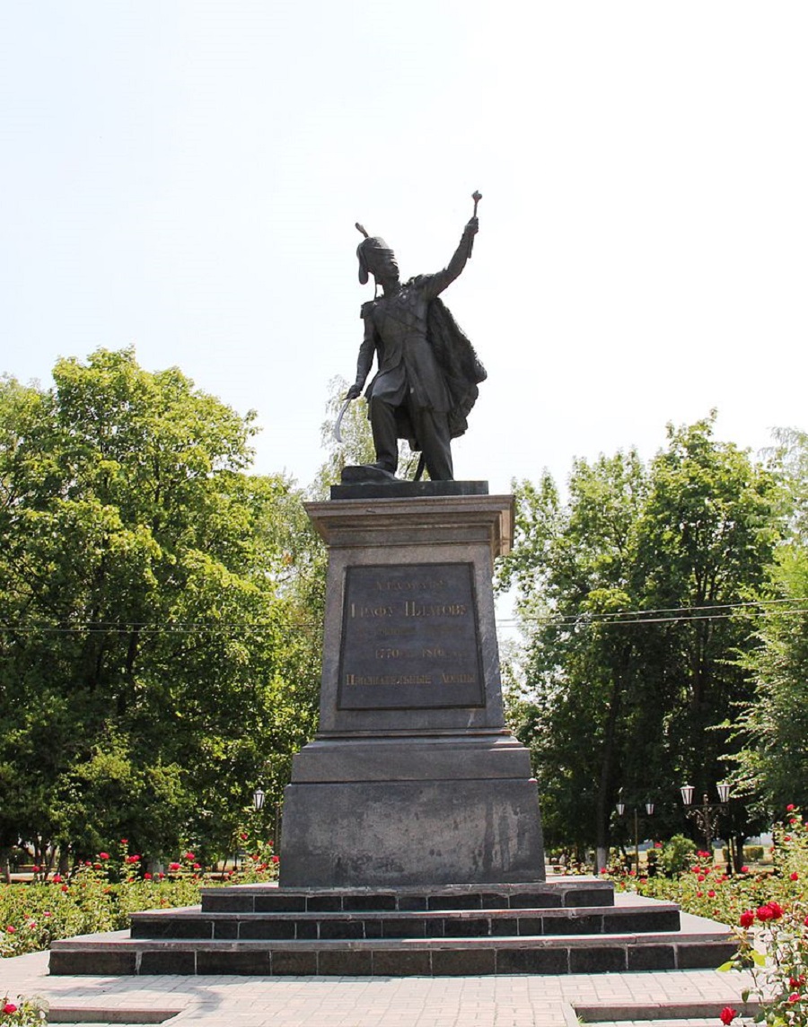 Памятник атаману М.И. Платову в сквере Платова (г. Новочеркасск)